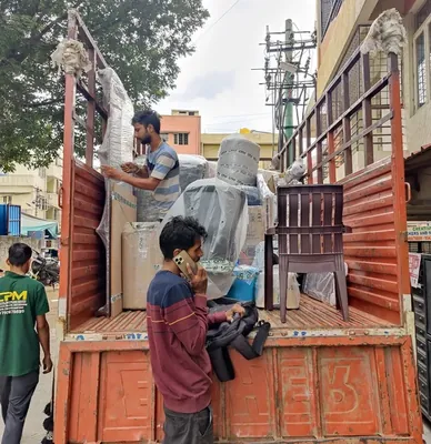 Unloading and Unpacking by creative packers and movers
